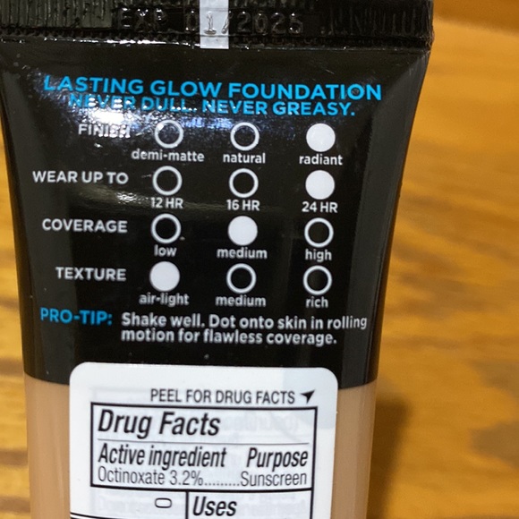 INFALLIBLE LOREAL 24 hrs foundation SPF 15
Pro-Glow Foundation by L’ORÉAL - Picture 3 of 4